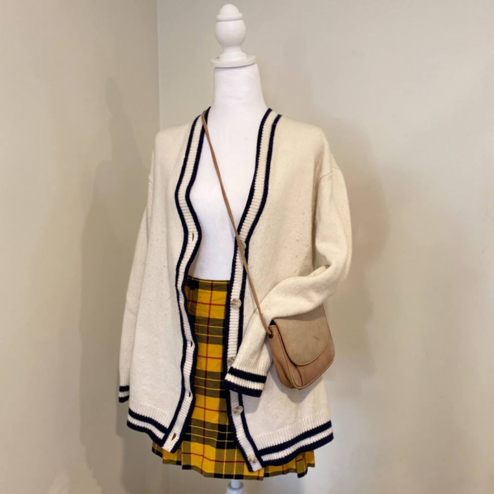 Aritzia (Sunday Best) Minimalist / Preppy Cardigan, Size M